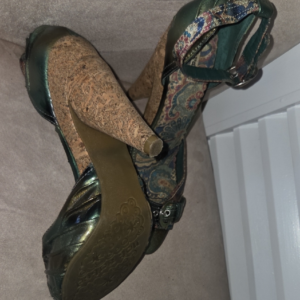 Not Rated Paisley Heels in Green and Brown - Picture 12 of 15